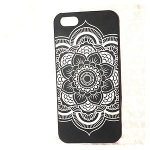 IPhone 5/5SE case. Black with white mandala.